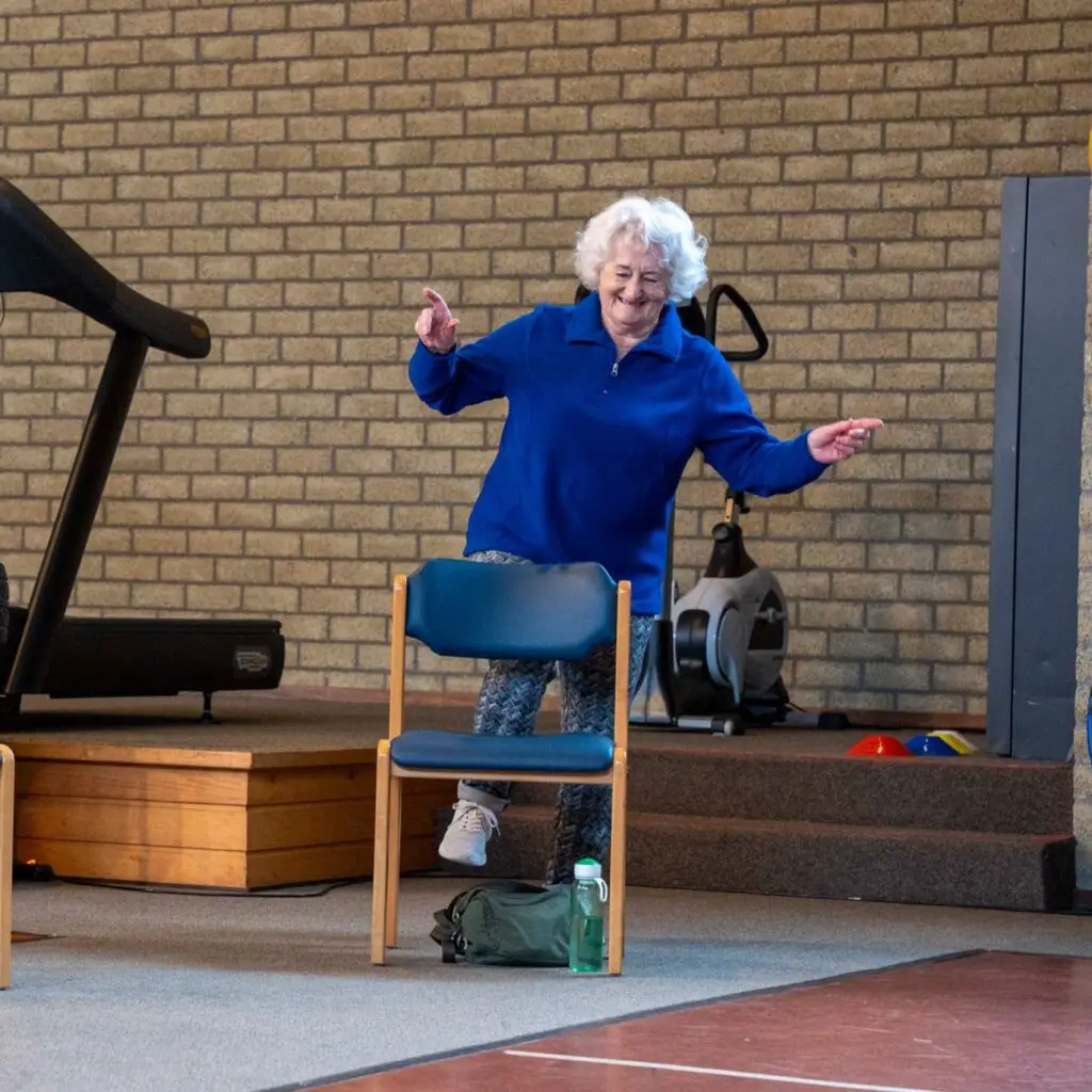 Vrouw tijdens valpreventiecursus Otago